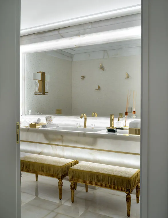 Lavabo social com bancada iluminada